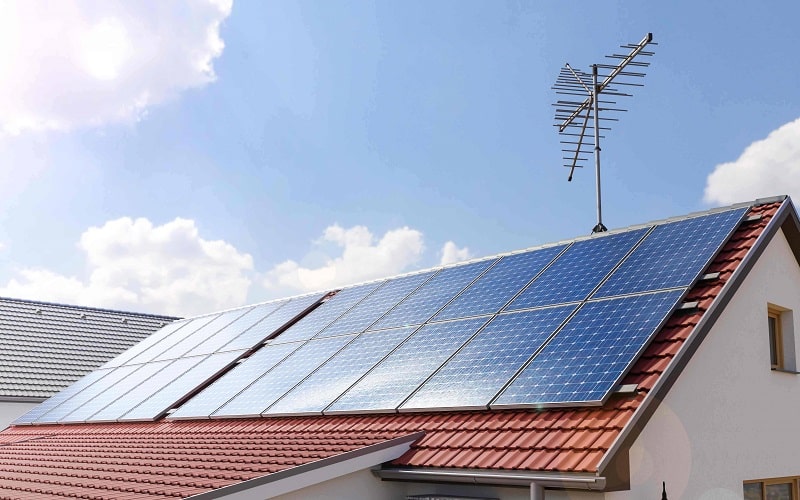 Patutkah anda pasang sistem panel solar di rumah anda?
